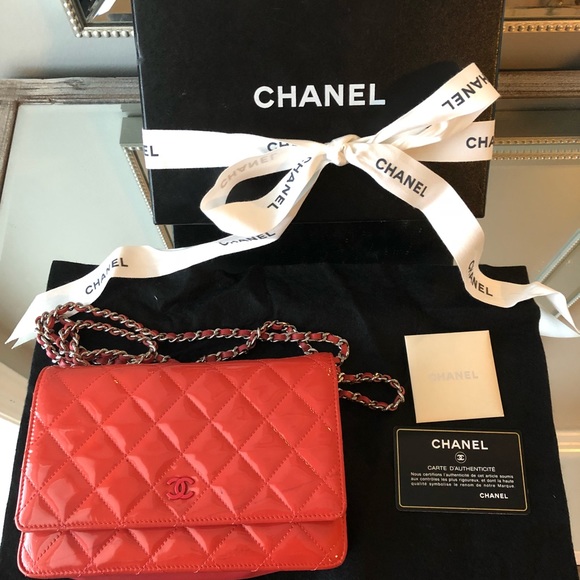 Chanel patent leather Wallet on a Chain - Picture 7 of 8